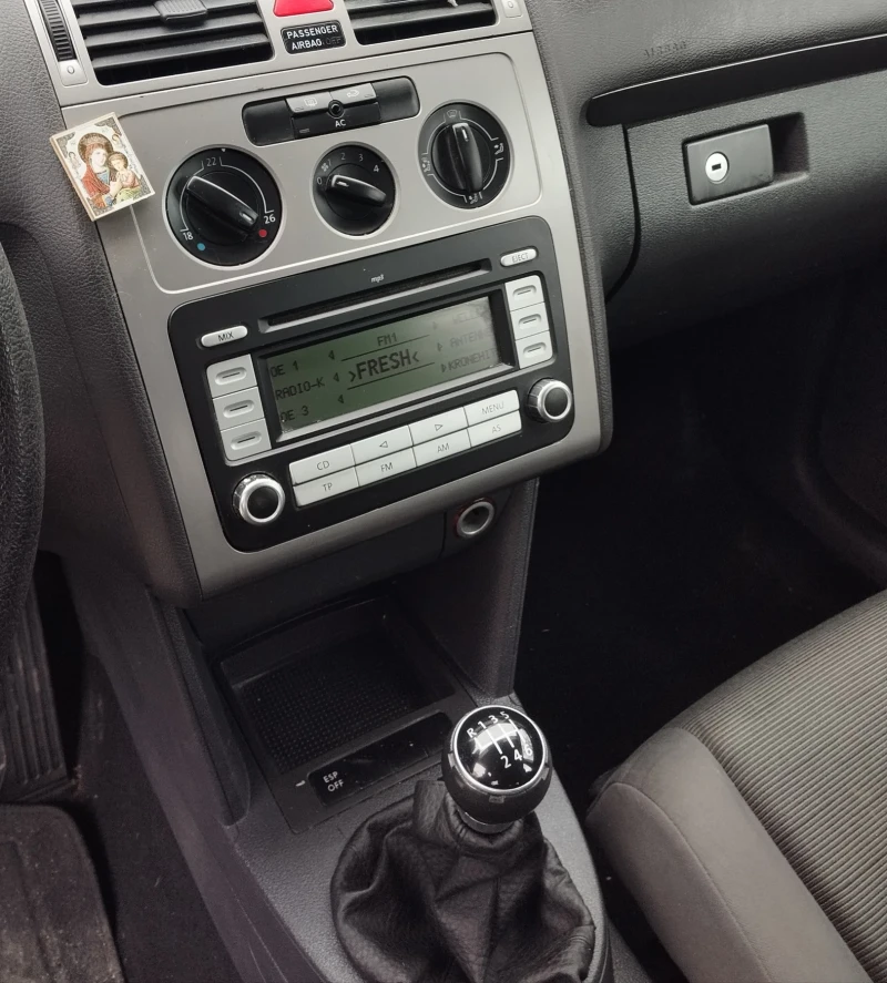 VW Touran 1.9 105 коня 7 местен, снимка 9 - Автомобили и джипове - 52680855