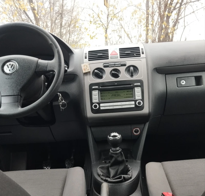 VW Touran 1.9 105 коня 7 местен, снимка 5 - Автомобили и джипове - 52680855