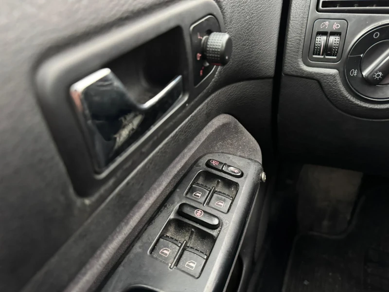 VW Golf 1.9 TDI 105 К.С НОВ ВНОС!, снимка 10 - Автомобили и джипове - 52830475