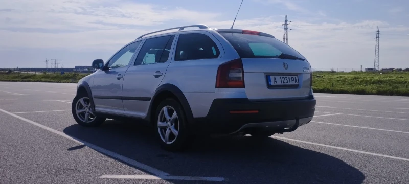 Skoda Octavia Scout 2.0 tdi BMM, снимка 8 - Автомобили и джипове - 52921126