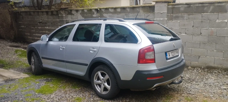 Skoda Octavia Scout 2.0 tdi BMM, снимка 11 - Автомобили и джипове - 52921126