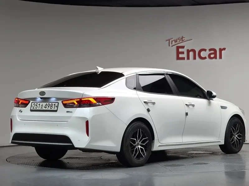 Kia K5 2.0 Hybrid Trendy - САМО 30% АВАНС, снимка 2 - Автомобили и джипове - 55991719