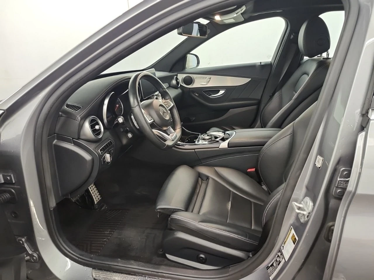 Mercedes-Benz C 300 AMG Line - изображение 4