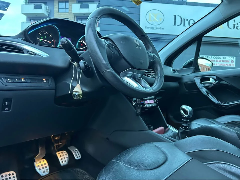 Peugeot 208  - изображение 8