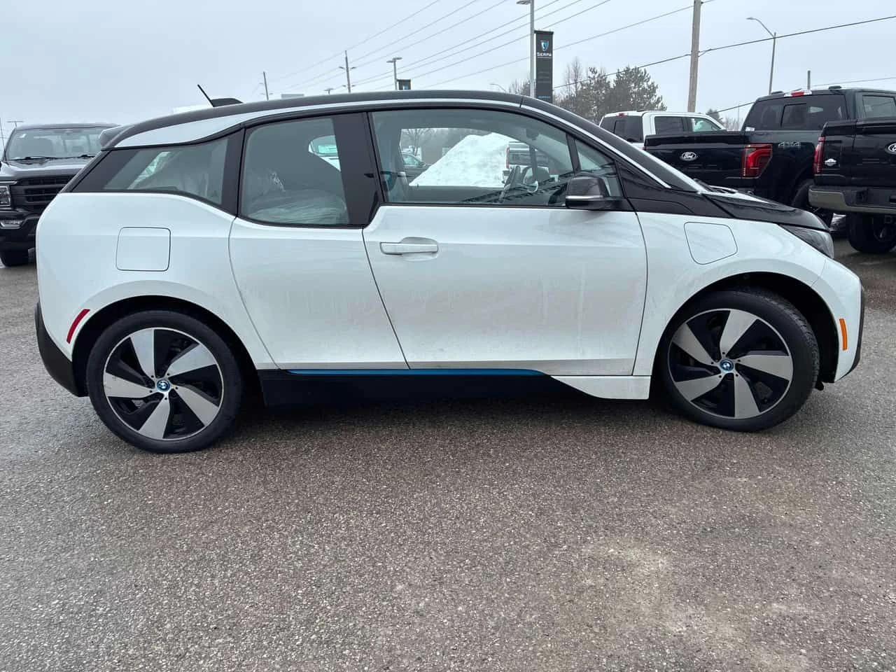 BMW i3 Auto w/Range Extender  CARFAX, снимка 3 - Автомобили и джипове - 53754185