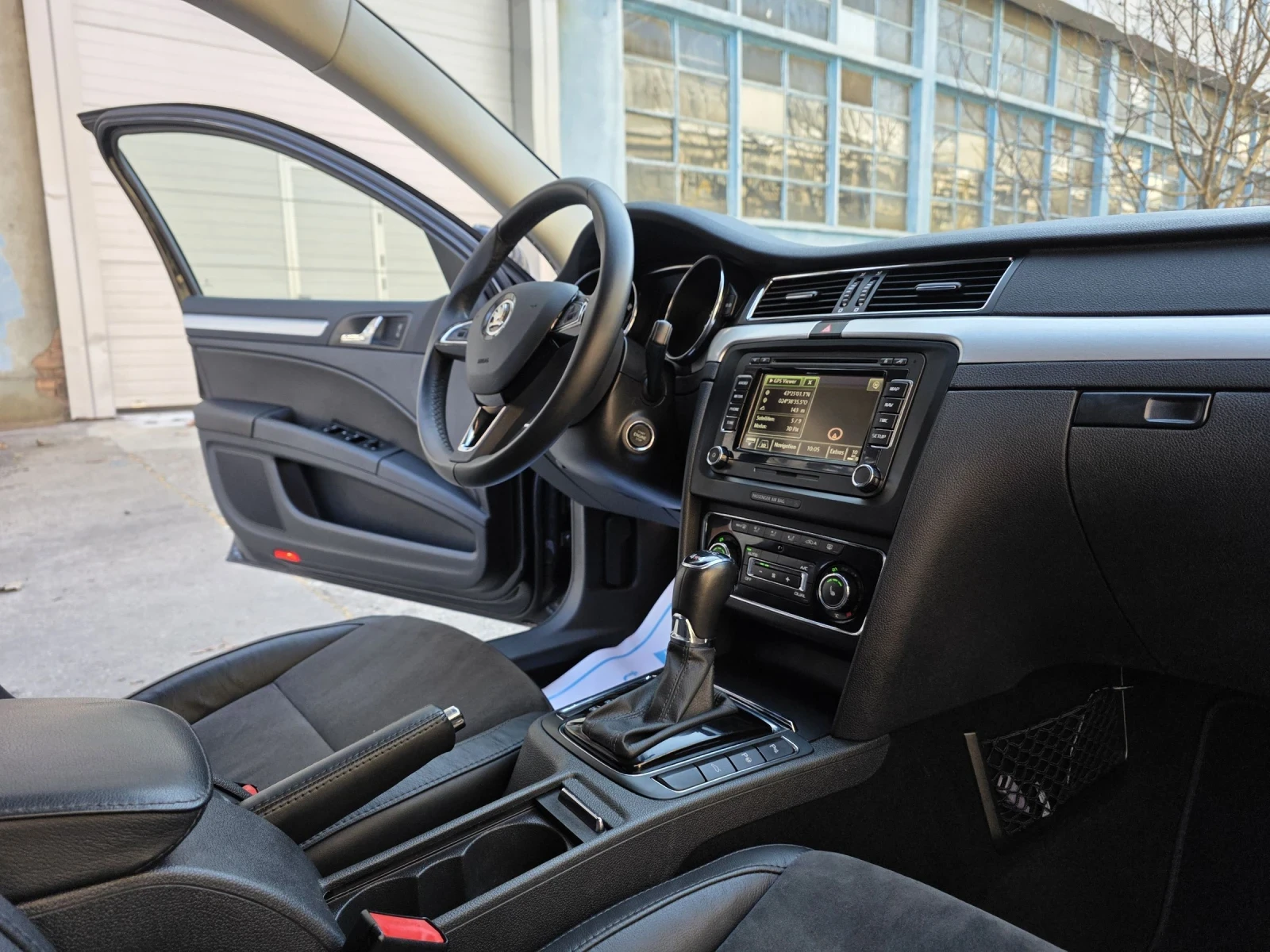 Skoda Superb 2, 0TDI-170kc  4x4 CH, снимка 16 - Автомобили и джипове - 53780348