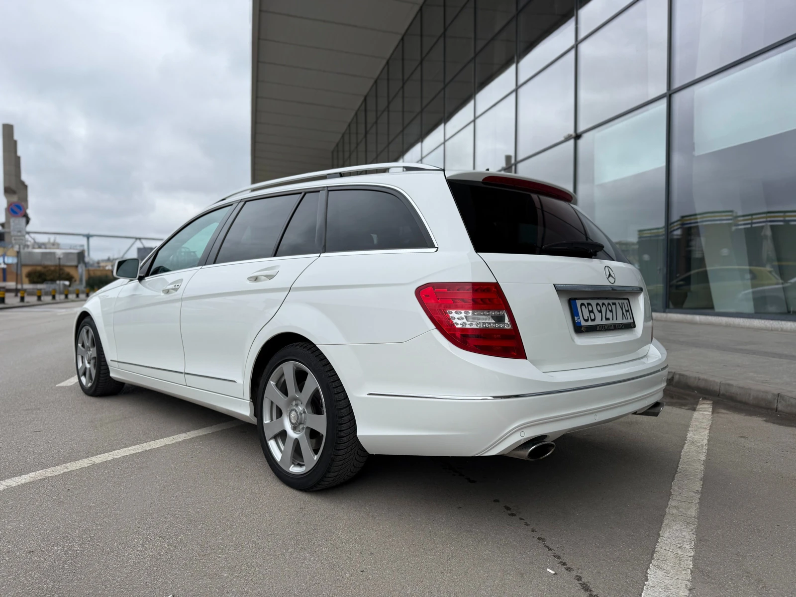 Mercedes-Benz C 300 CDI 6 МЕСЕЦА ГАРАНЦИЯ/ 231к.с. 4Matic Facelift , снимка 3 - Автомобили и джипове - 54064166