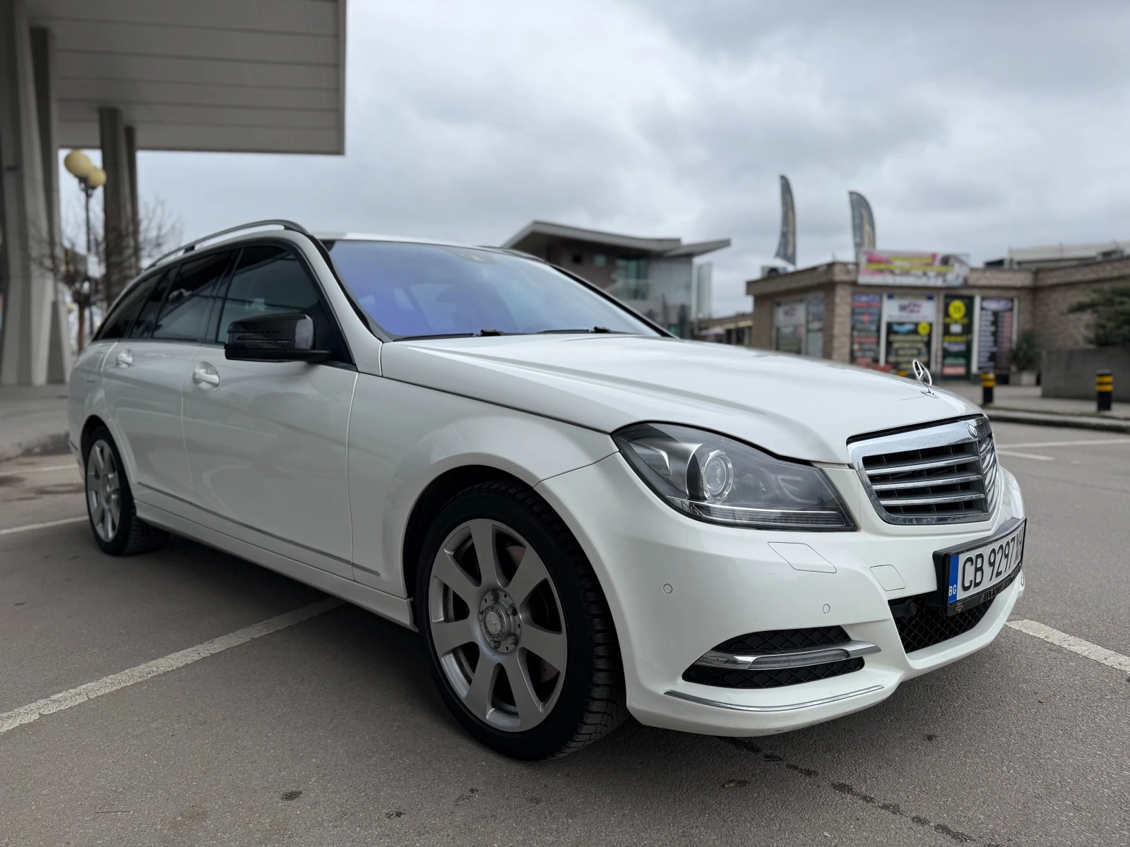 Mercedes-Benz C 300 CDI 6 МЕСЕЦА ГАРАНЦИЯ/ 231к.с. 4Matic Facelift , снимка 6 - Автомобили и джипове - 54064166