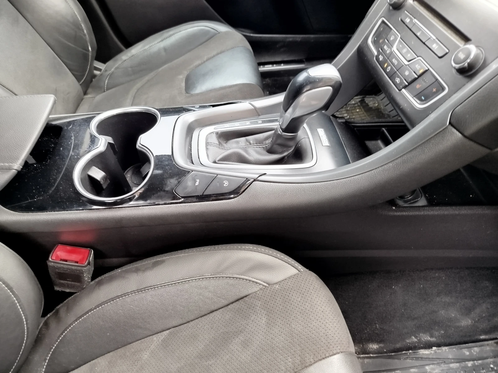 Ford Mondeo Комби, снимка 8 - Автомобили и джипове - 54082658