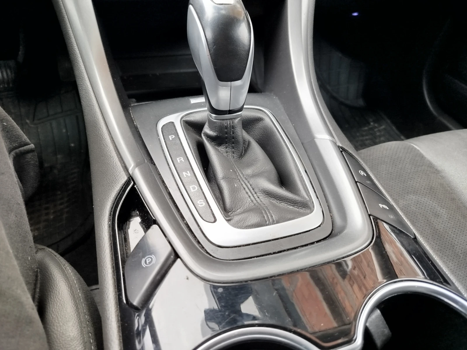 Ford Mondeo Комби, снимка 12 - Автомобили и джипове - 54082658