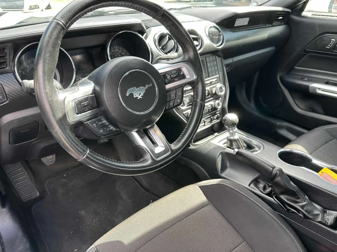 Ford Mustang V6| ДВА КЛЮЧА| CARFAX, снимка 7 - Автомобили и джипове - 54419049
