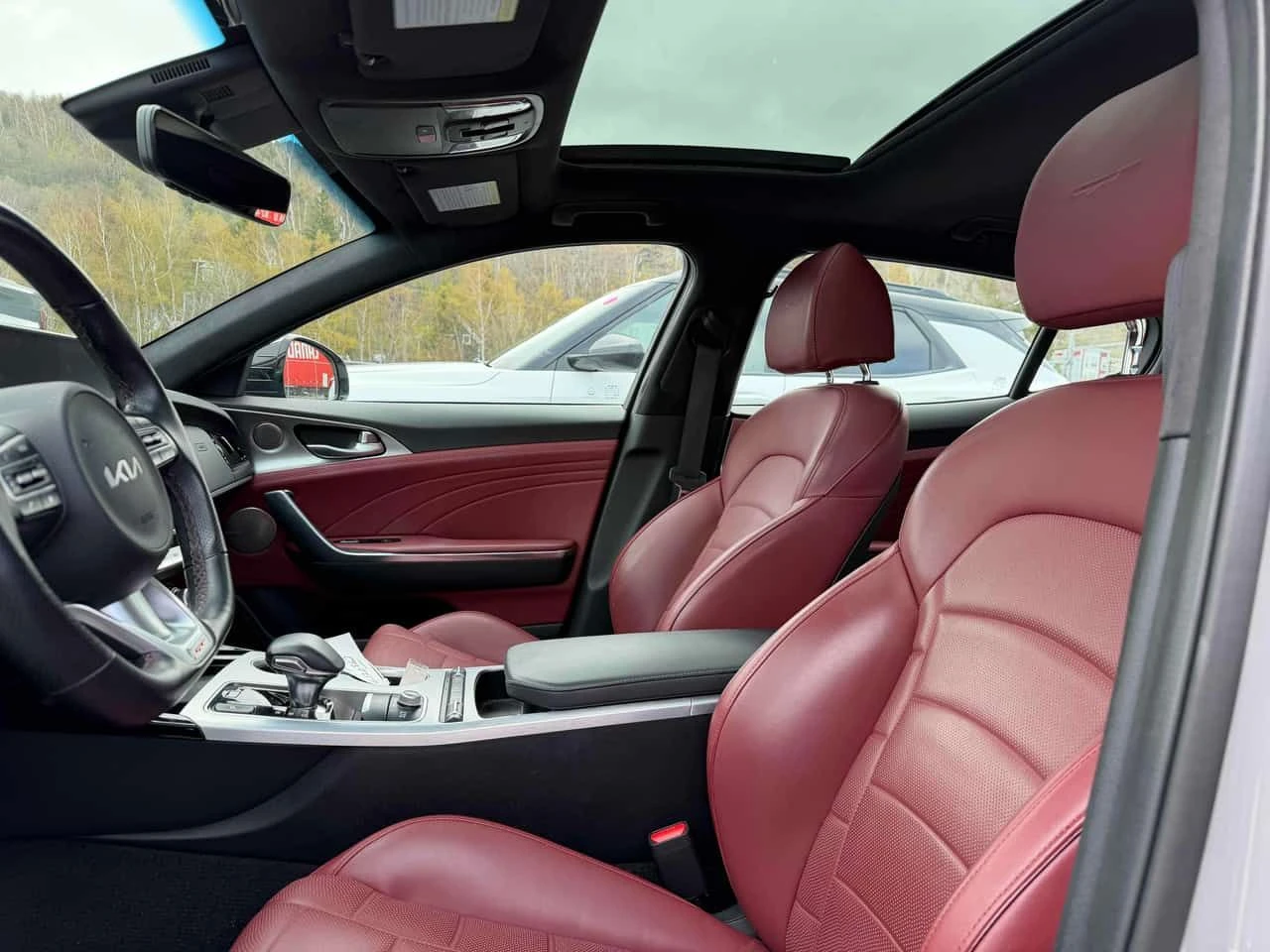 Kia Stinger * AWD * CARFAX * БЕЗ ПЪРВОНАЧАЛНА ВНОСКА, снимка 14 - Автомобили и джипове - 54775875