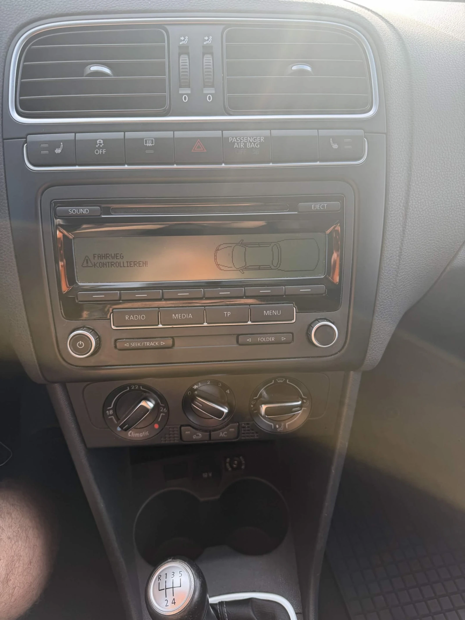 VW Polo 1.4i , снимка 9 - Автомобили и джипове - 54987011