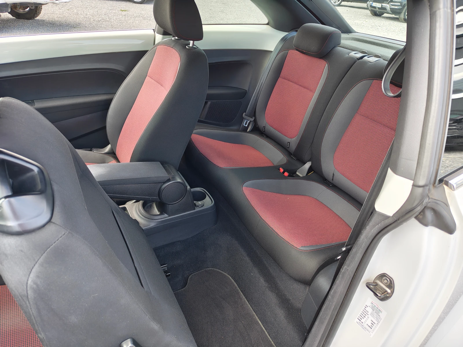 VW Beetle 1.6  TDI, снимка 16 - Автомобили и джипове - 55847192