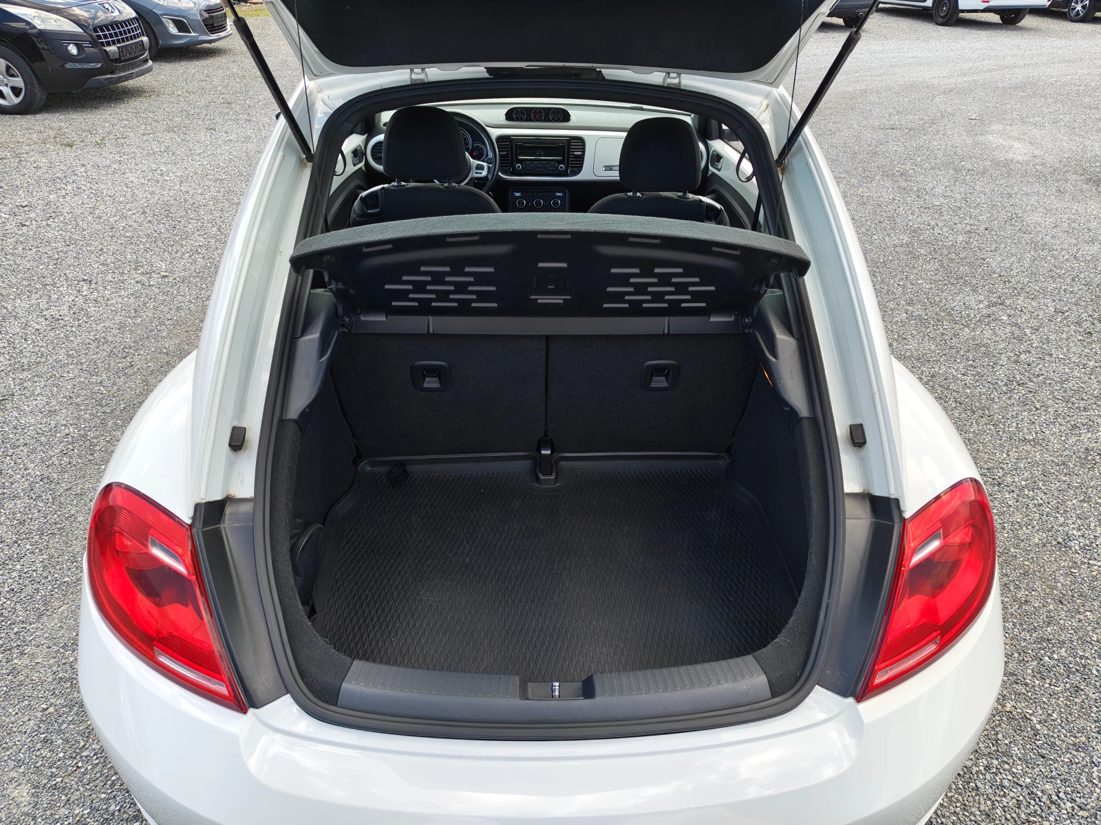 VW Beetle 1.6  TDI, снимка 12 - Автомобили и джипове - 55847192