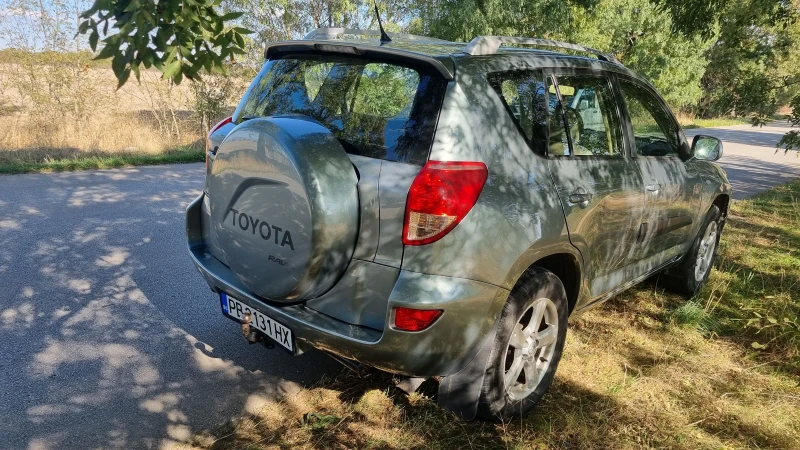 Toyota Rav4 136 кс, снимка 6 - Автомобили и джипове - 47580110