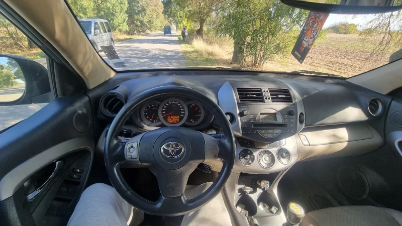 Toyota Rav4 136 кс, снимка 9 - Автомобили и джипове - 47580110