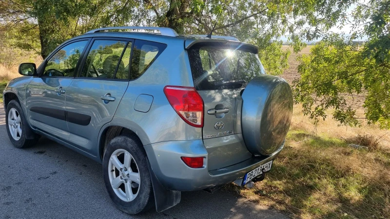 Toyota Rav4 136 кс, снимка 5 - Автомобили и джипове - 47580110