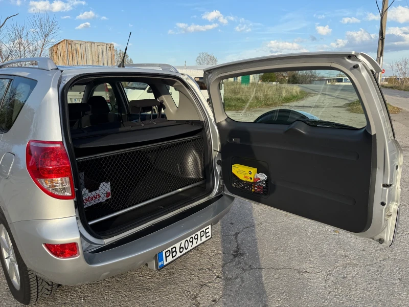 Toyota Rav4 2.2 D4D 136 K.C, снимка 13 - Автомобили и джипове - 52505515