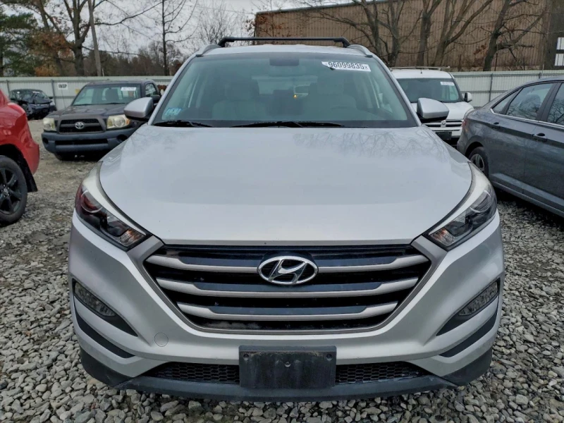 Hyundai Tucson SE, снимка 7 - Автомобили и джипове - 52851907