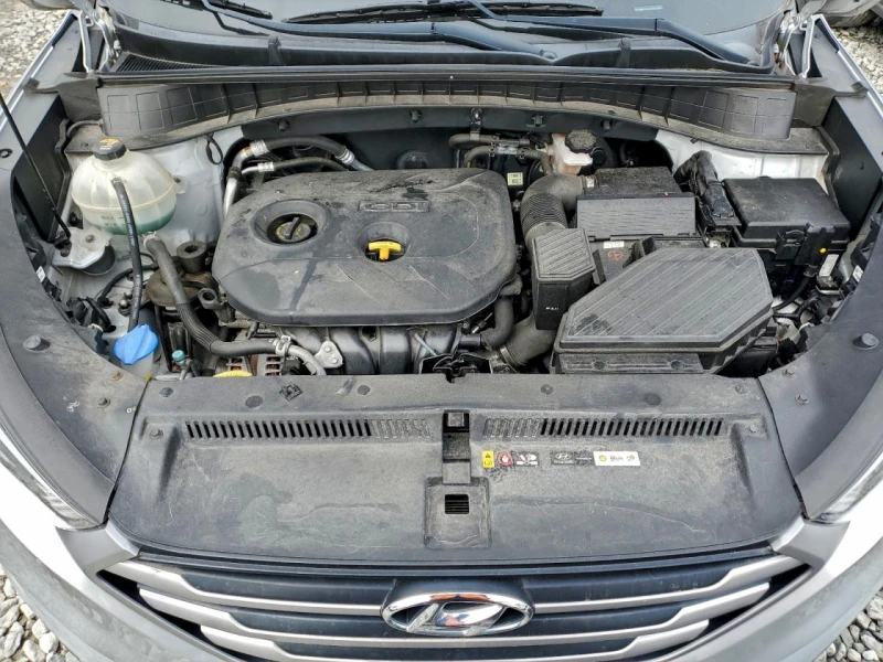 Hyundai Tucson SE, снимка 9 - Автомобили и джипове - 52851907