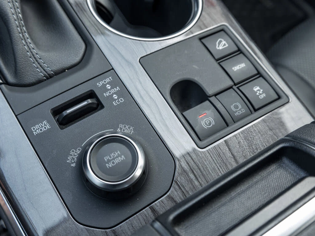 Toyota Highlander Limited ОБДУХВАНЕ* PANO* CAM* KEYLESS* BLINDSPOT*  - изображение 10