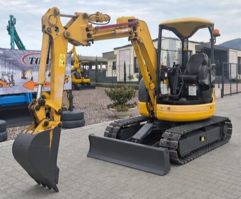 Багер Komatsu 3 тона / ПЕРФЕКТЕН ТЕХНИЧЕСКИ / ОРИГИНАЛНА БОЯ !