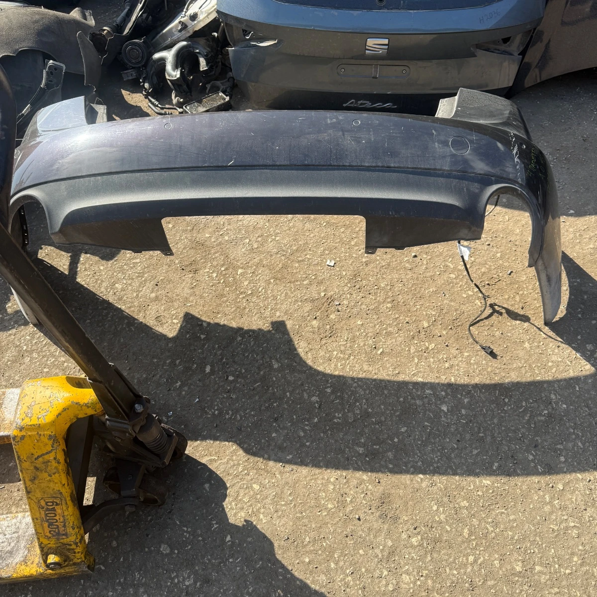 Задна броня Audi A6 4G обикновенна 4 парктроника седан боя LX7U 4G5807511-4047