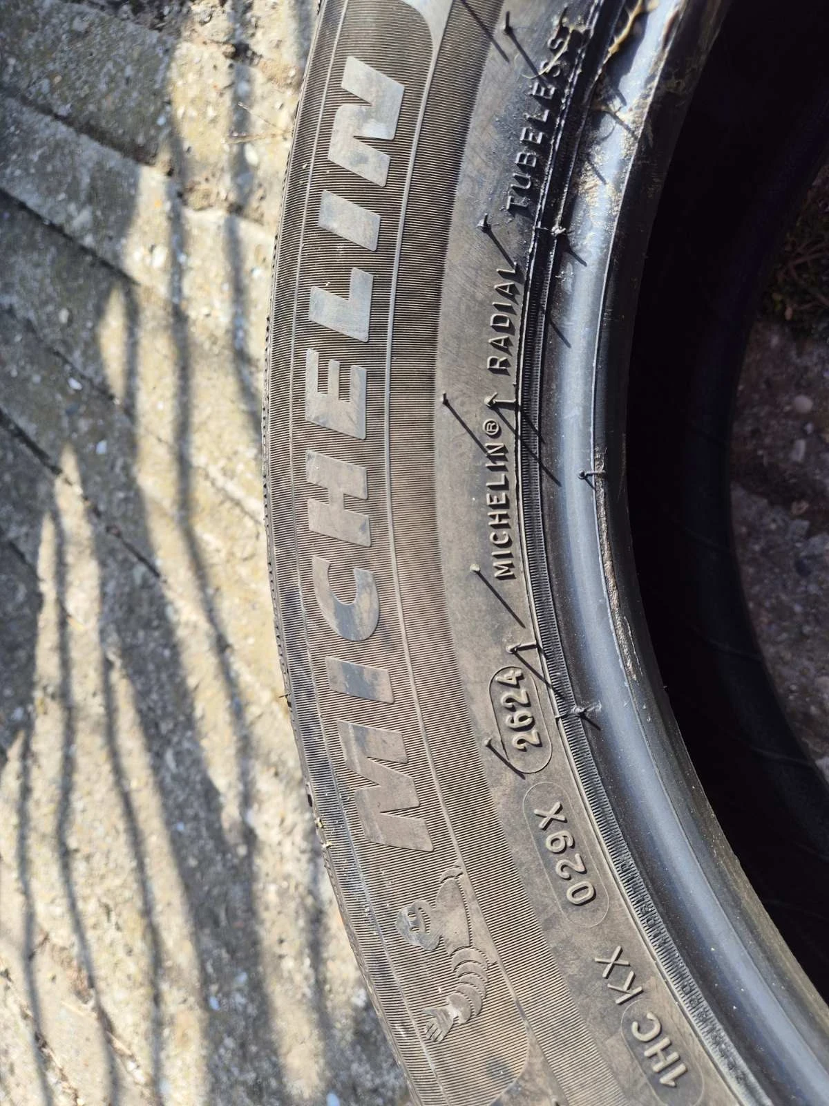Гуми Зимни 215/60R17, снимка 2 - Гуми и джанти - 56323153