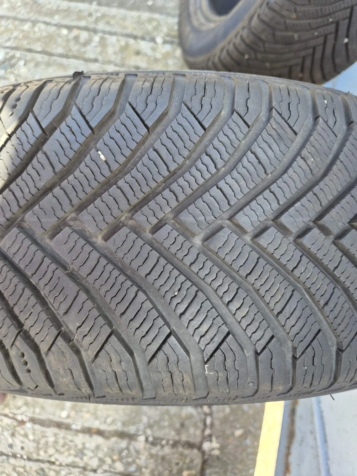 Гуми Зимни 215/60R17, снимка 5 - Гуми и джанти - 56323153