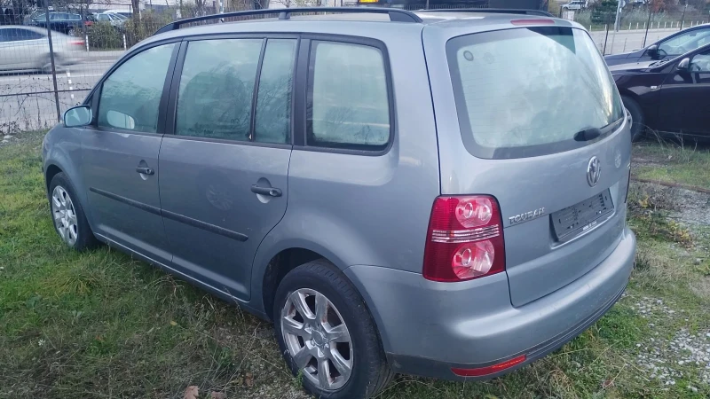 VW Touran 1.6 д 6 ск., снимка 4 - Автомобили и джипове - 52683055