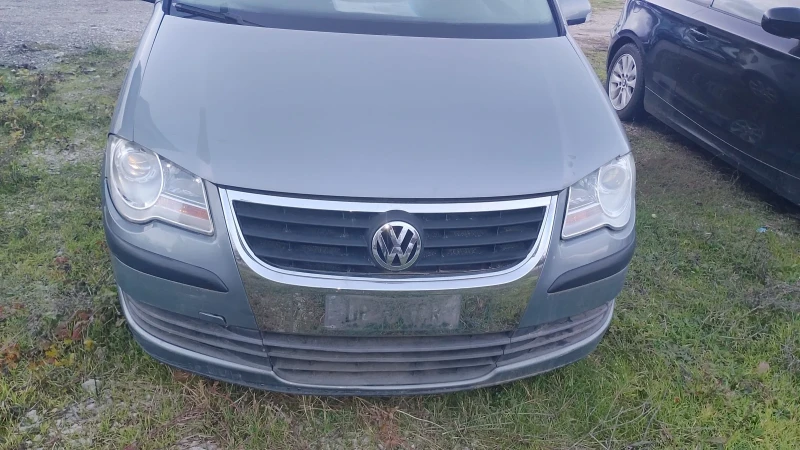 VW Touran 1.6 д 6 ск., снимка 2 - Автомобили и джипове - 52683055