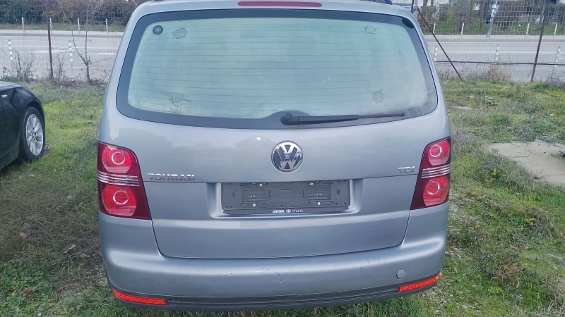 VW Touran 1.6 д 6 ск., снимка 7 - Автомобили и джипове - 52683055