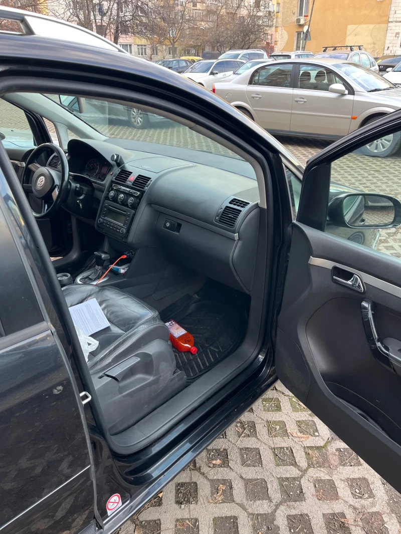 VW Touran, снимка 10 - Автомобили и джипове - 52828611