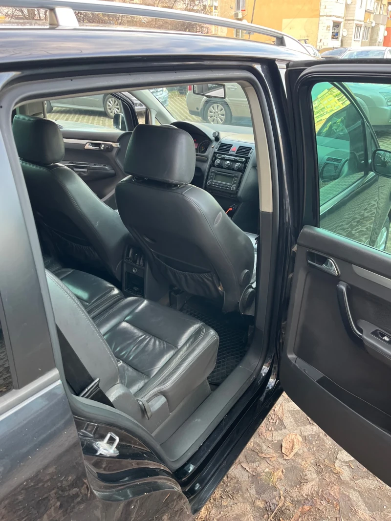 VW Touran, снимка 9 - Автомобили и джипове - 52828611