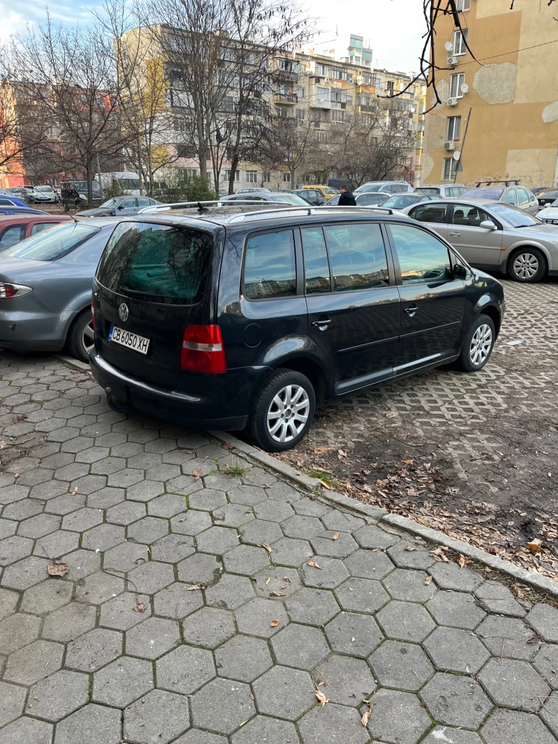 VW Touran, снимка 4 - Автомобили и джипове - 52828611