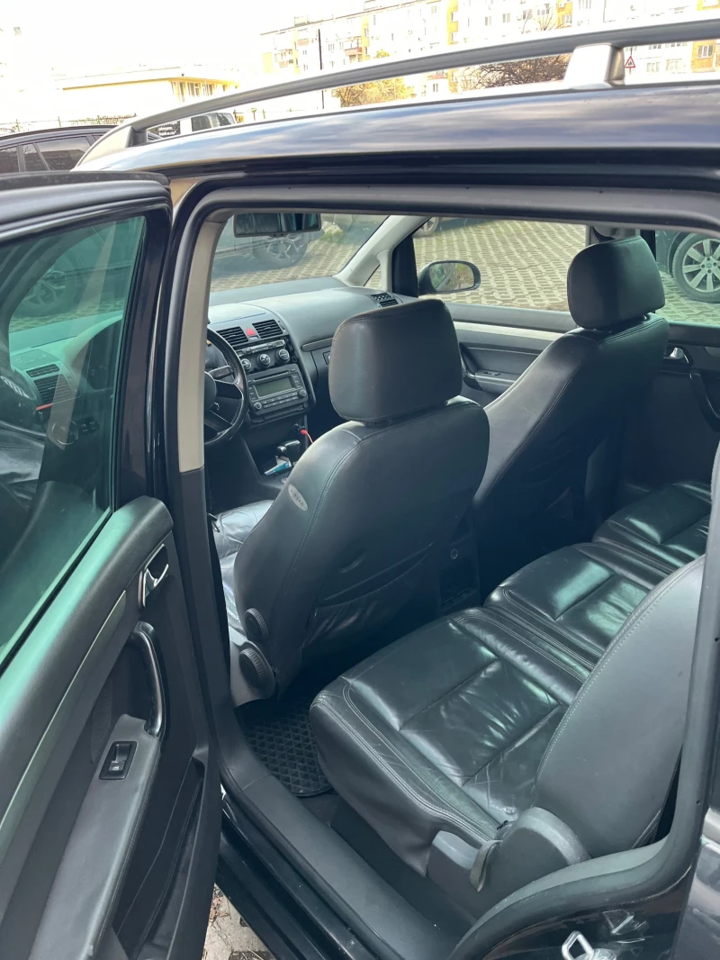 VW Touran, снимка 7 - Автомобили и джипове - 52828611
