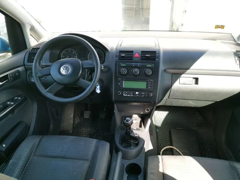 VW Touran 1.9 tdi, снимка 6 - Автомобили и джипове - 24535504