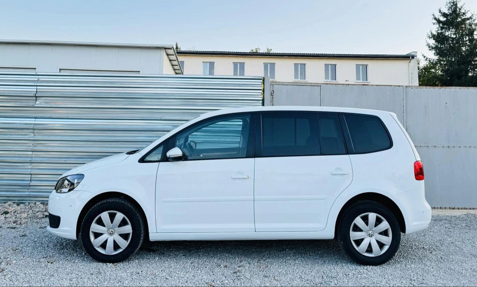 VW Touran  DSG КУТИЯ* АВТОМАТ - изображение 4