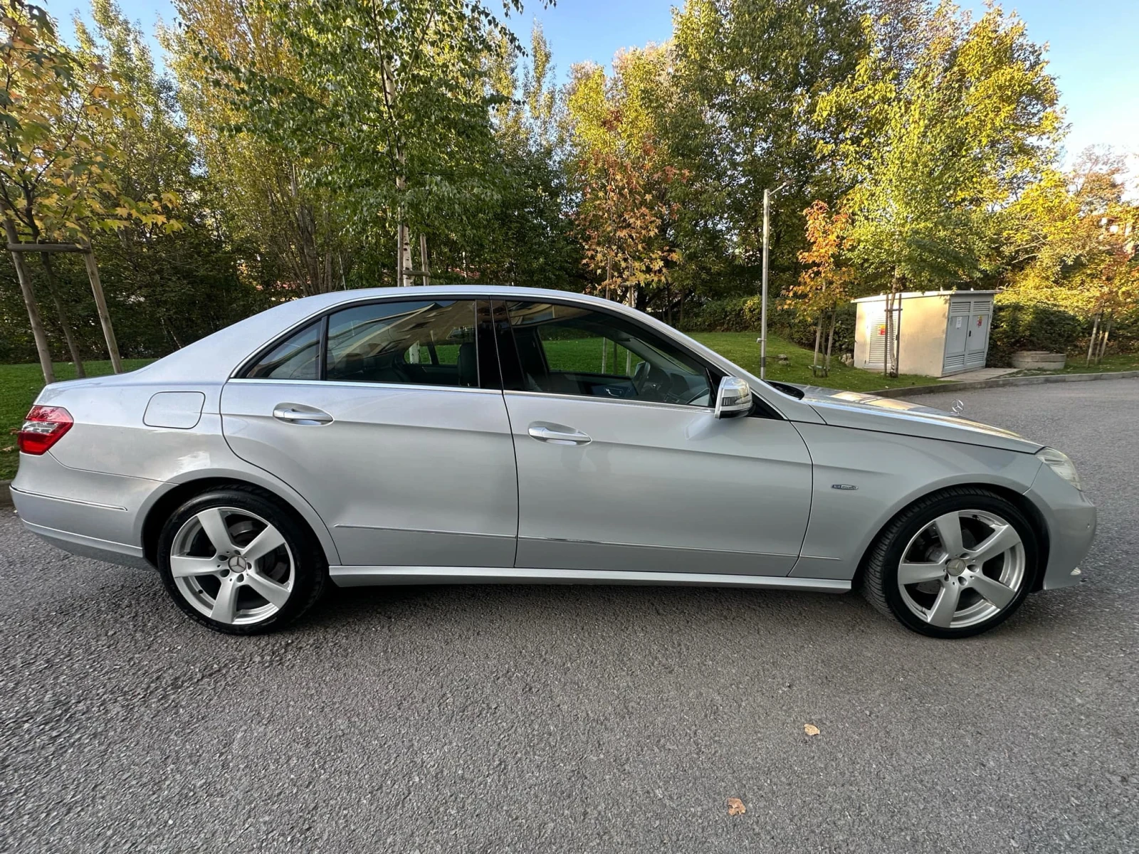 Mercedes-Benz E 350 d / 4 MATIC / НОВ ВНОС - изображение 8