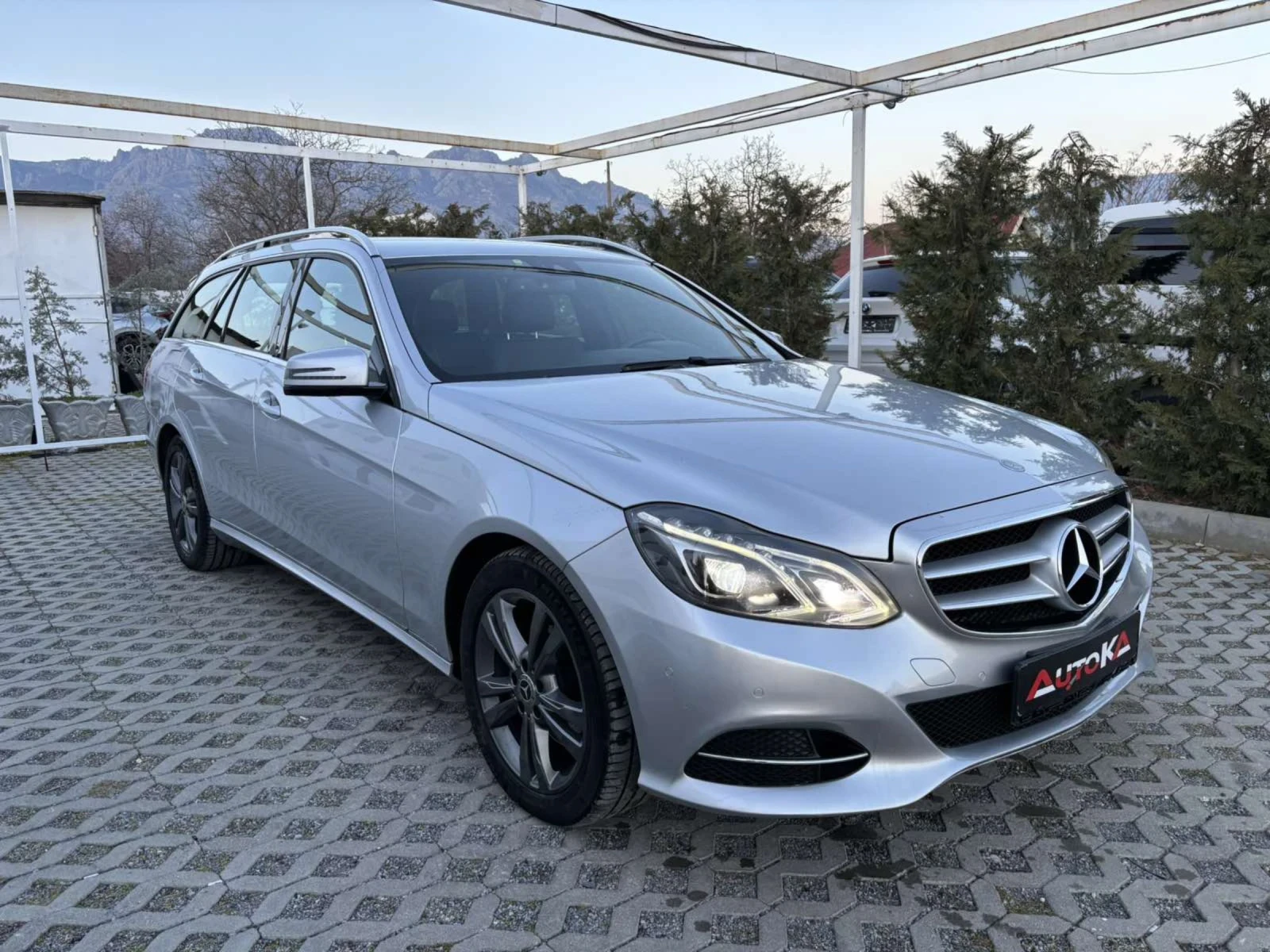 Mercedes-Benz E 220 2.2d= FACELIFT= 170кс= АВТОМАТ= НАВИ  - изображение 3