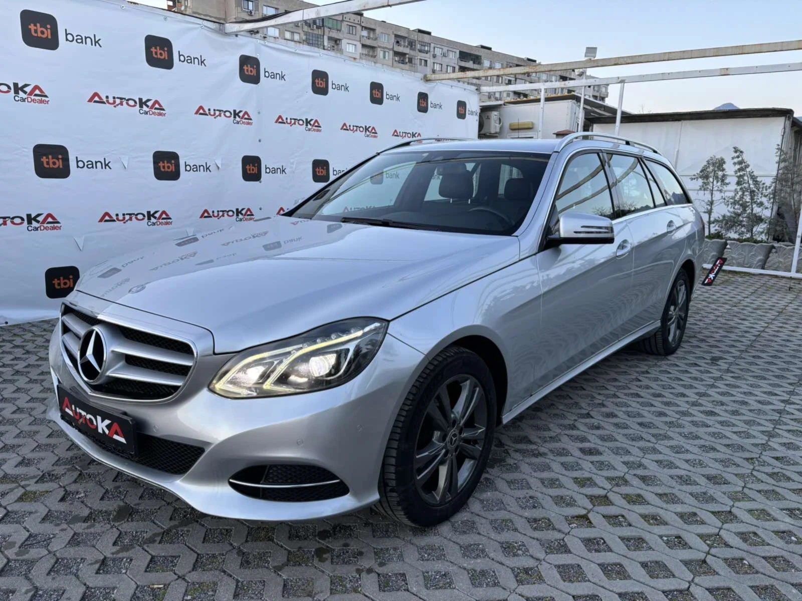 Mercedes-Benz E 220 2.2d= FACELIFT= 170кс= АВТОМАТ= НАВИ  - изображение 2