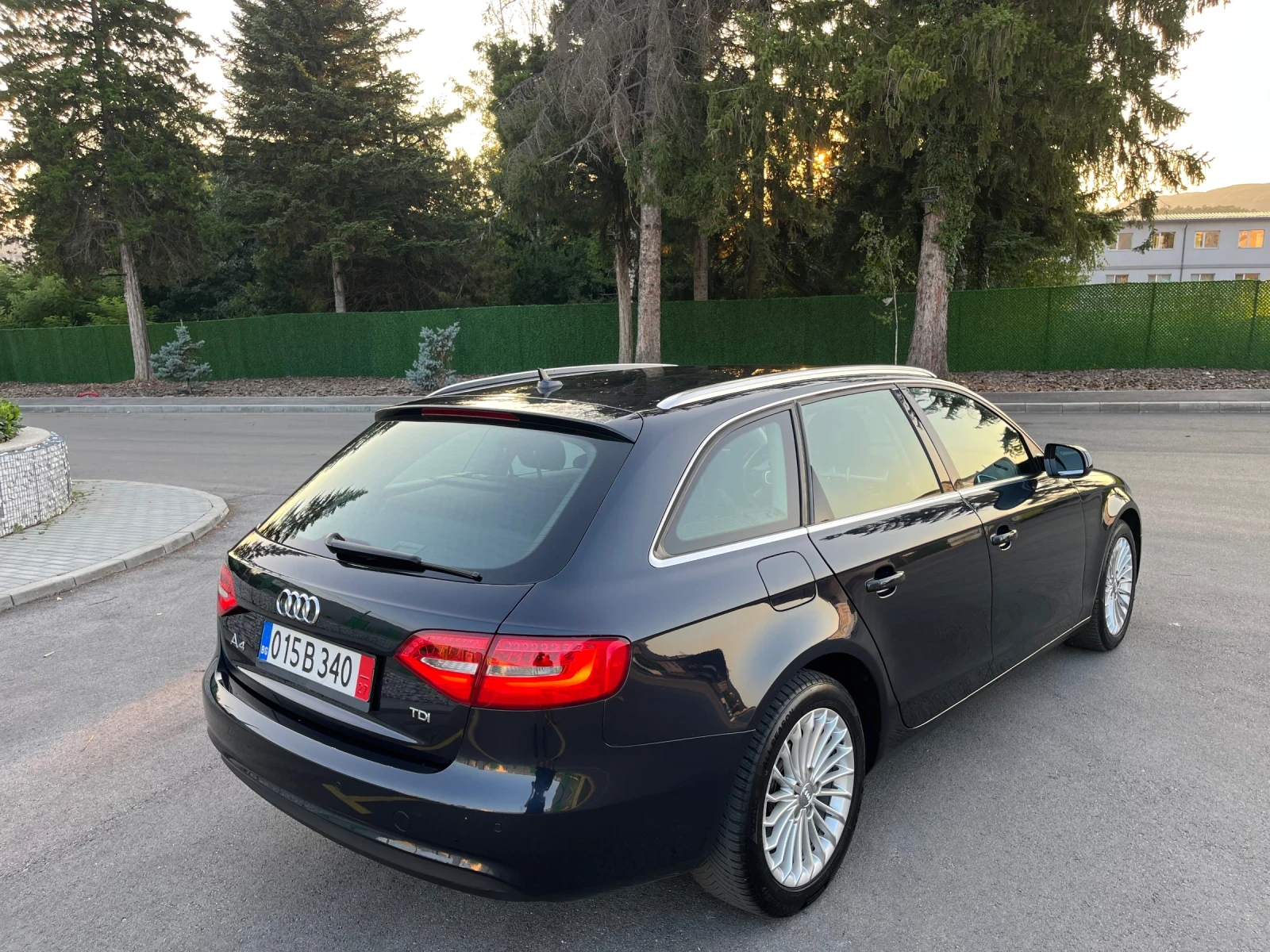 Audi A4 2.0TDI 143k.c. Facelift * Navi * LED * BI Xenon - изображение 3