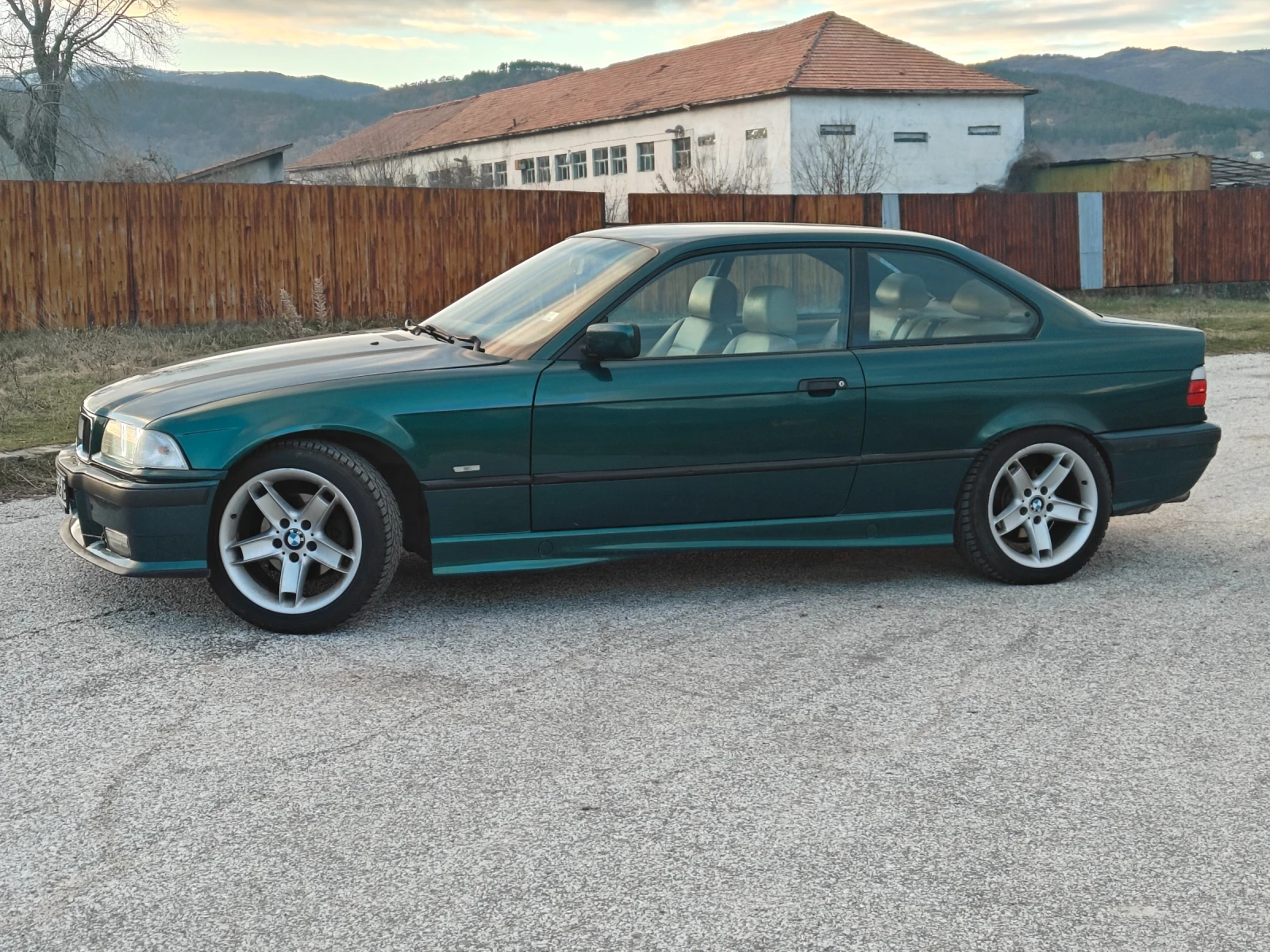 BMW 320  - изображение 2