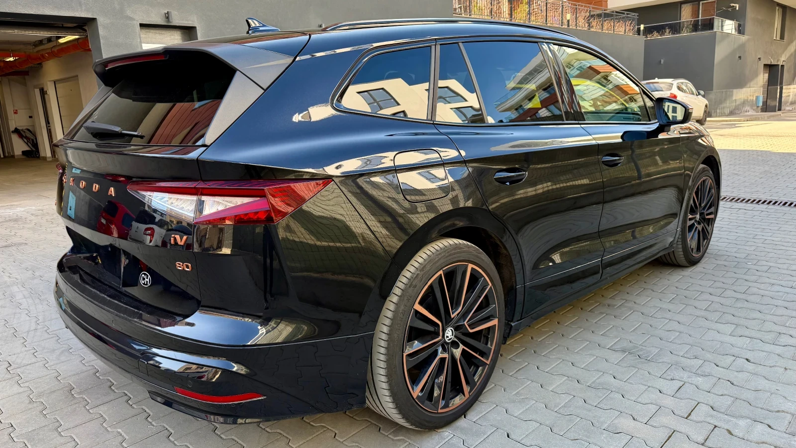 Skoda Enyaq iV 80x Founders Edition 4x4 Швейцария, снимка 2 - Автомобили и джипове - 53848514