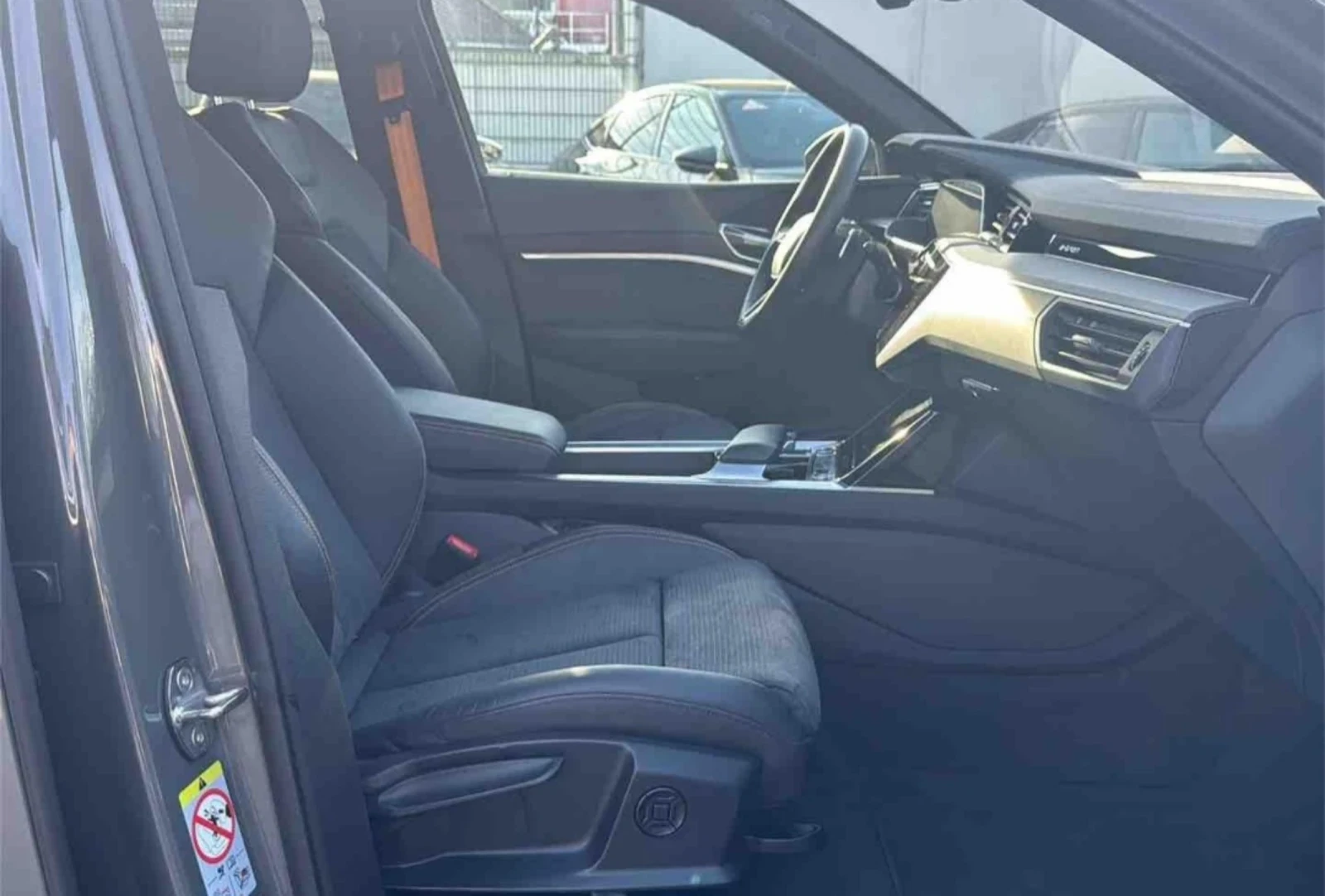 Audi E-Tron 55Quatro/2xSline/Sportback/Black Edition/Pano /Led, снимка 13 - Автомобили и джипове - 53894335