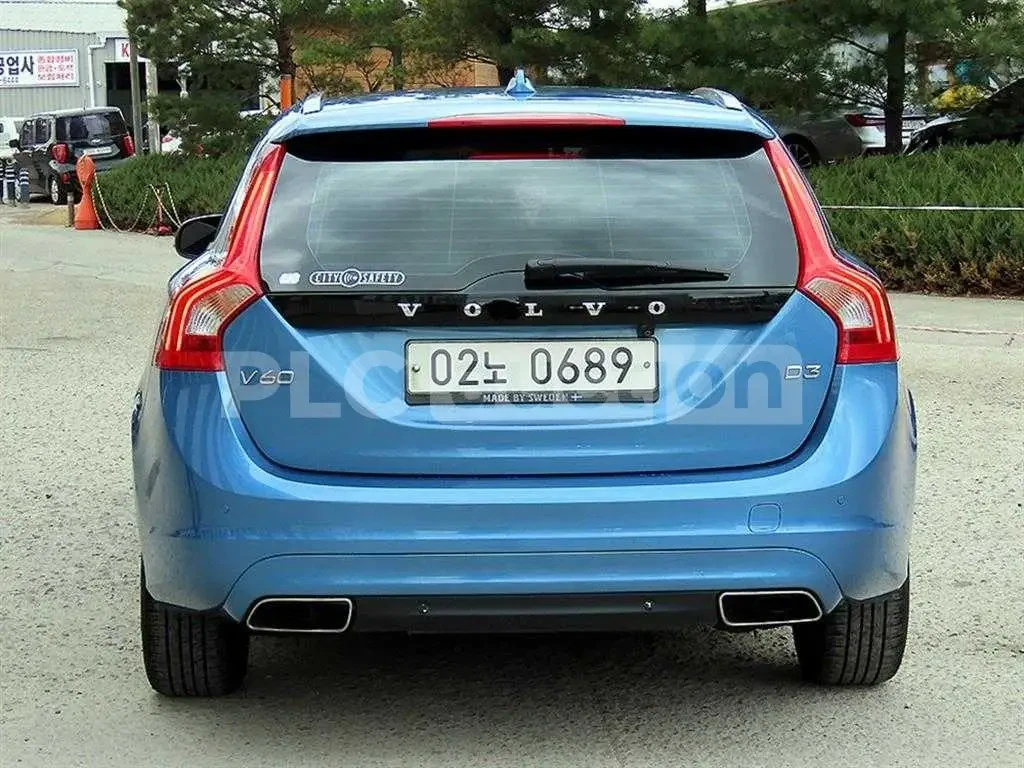 Volvo V60, снимка 4 - Автомобили и джипове - 54147636