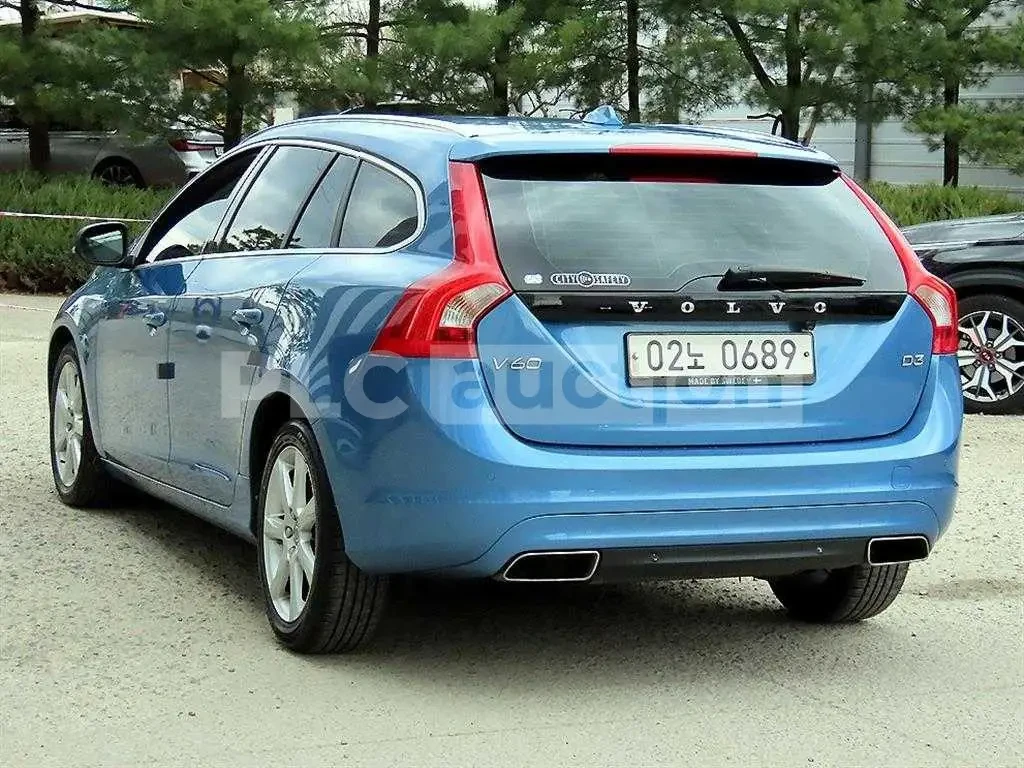 Volvo V60, снимка 3 - Автомобили и джипове - 54147636