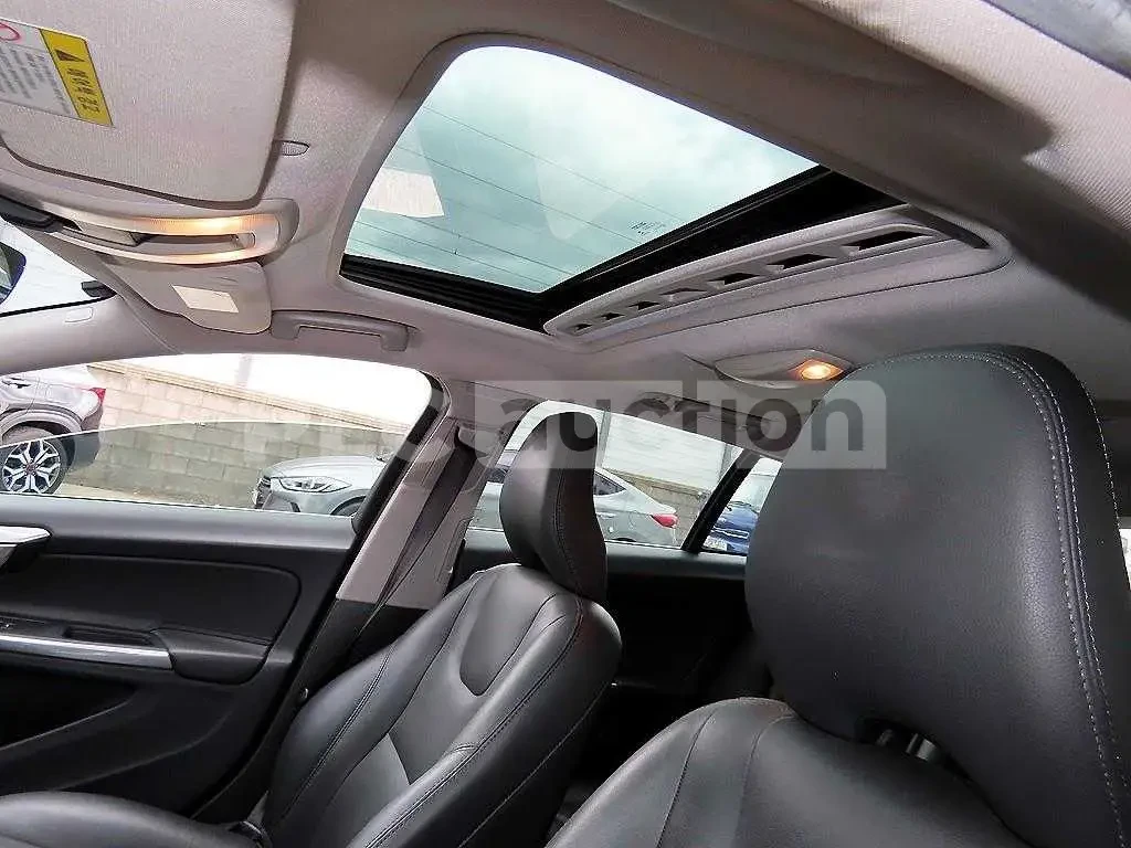 Volvo V60, снимка 14 - Автомобили и джипове - 54147636