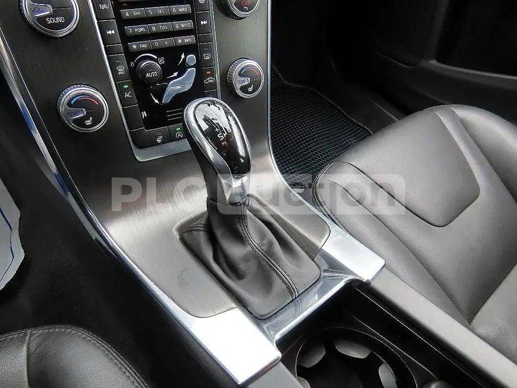 Volvo V60, снимка 10 - Автомобили и джипове - 54147636